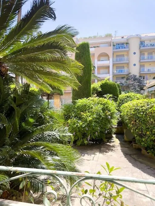Moderne, Calme Et Bien Equipe, A 200M De La Plage Cannes Apartment